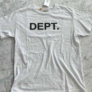Gallery dept T shirt size small